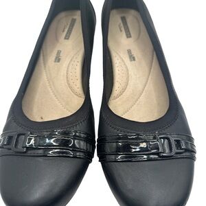 Clarks Kinzie Black Patent Trim Flats size 9.5